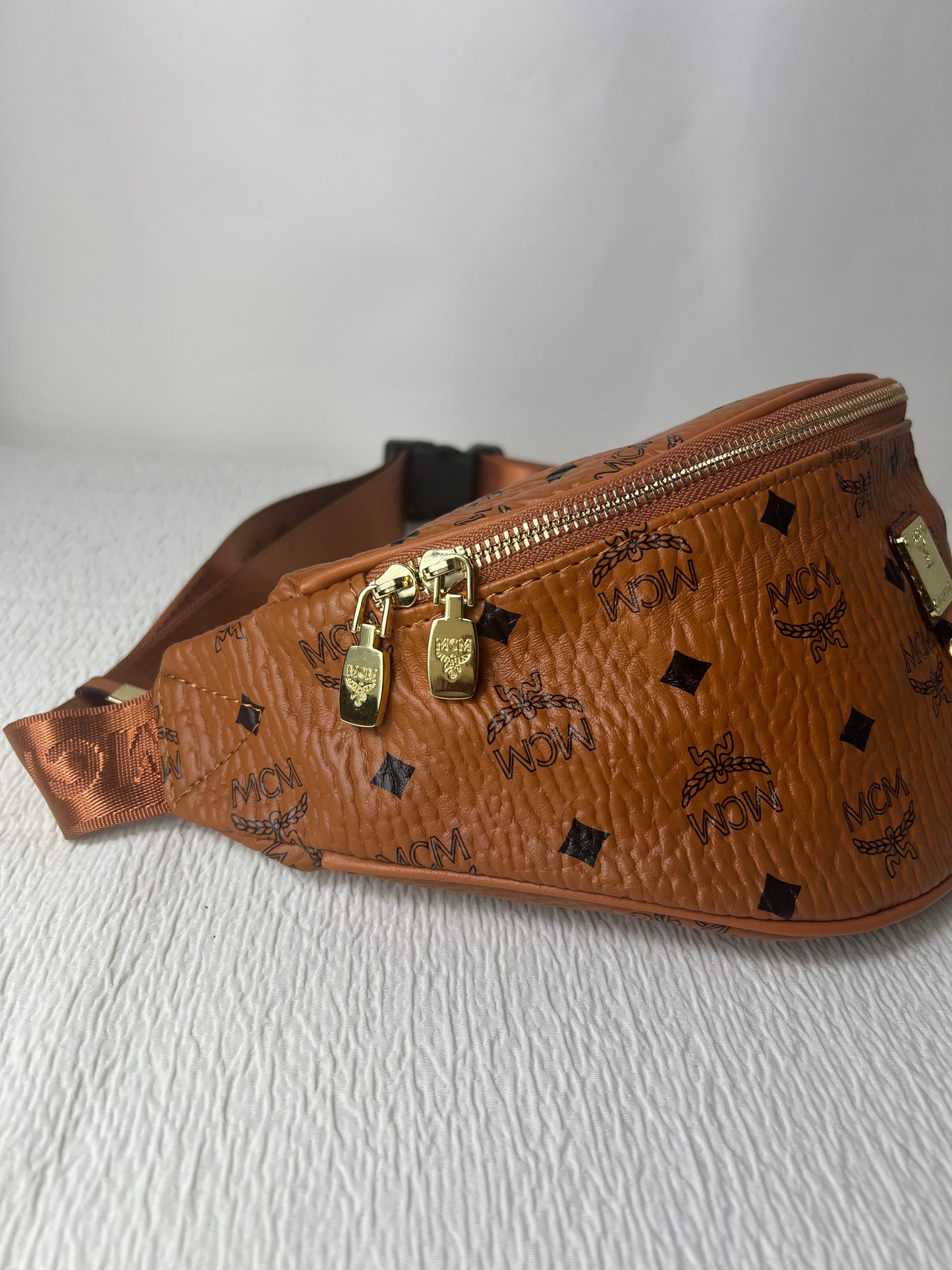 M bumbag