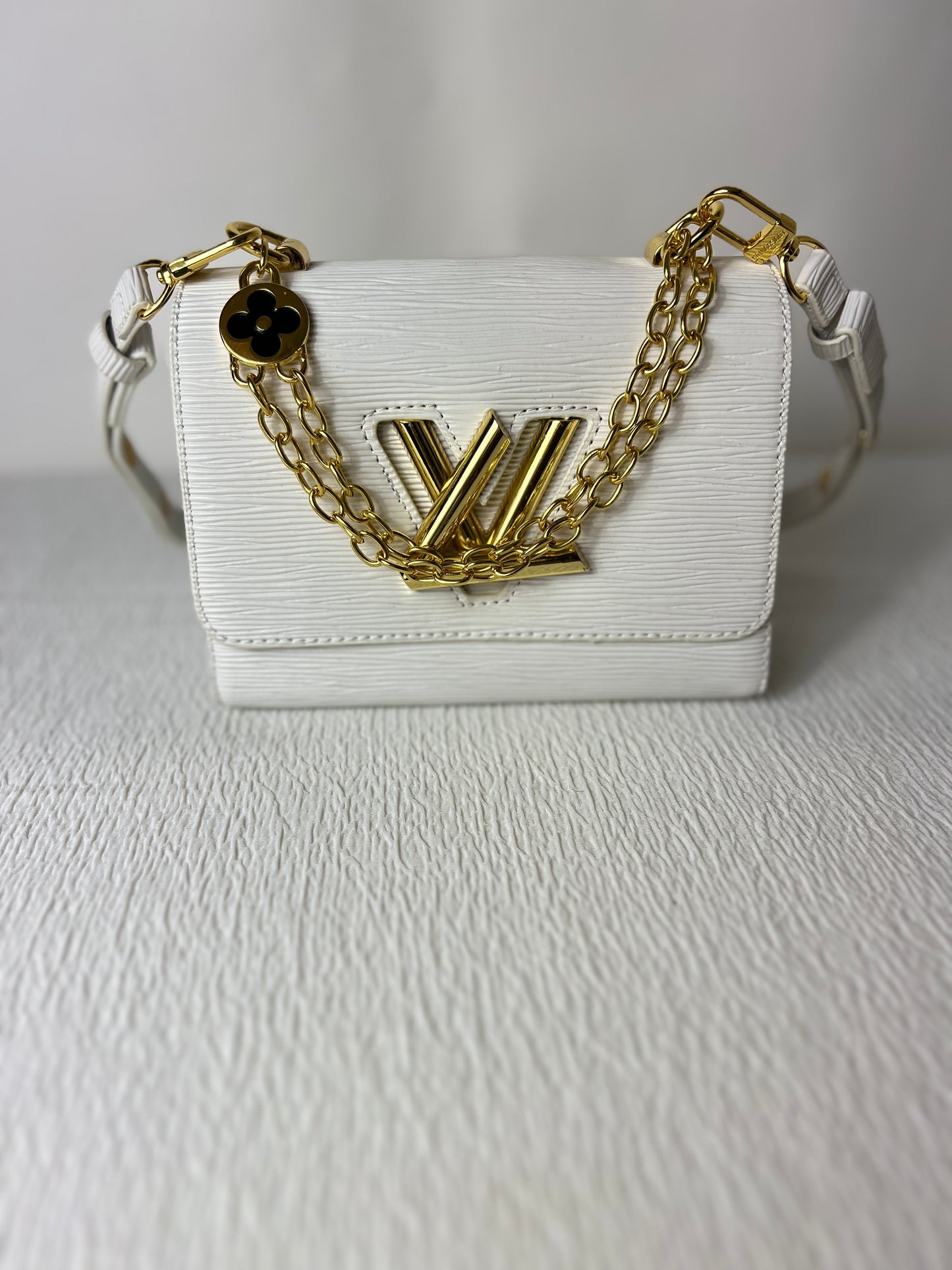 White twist