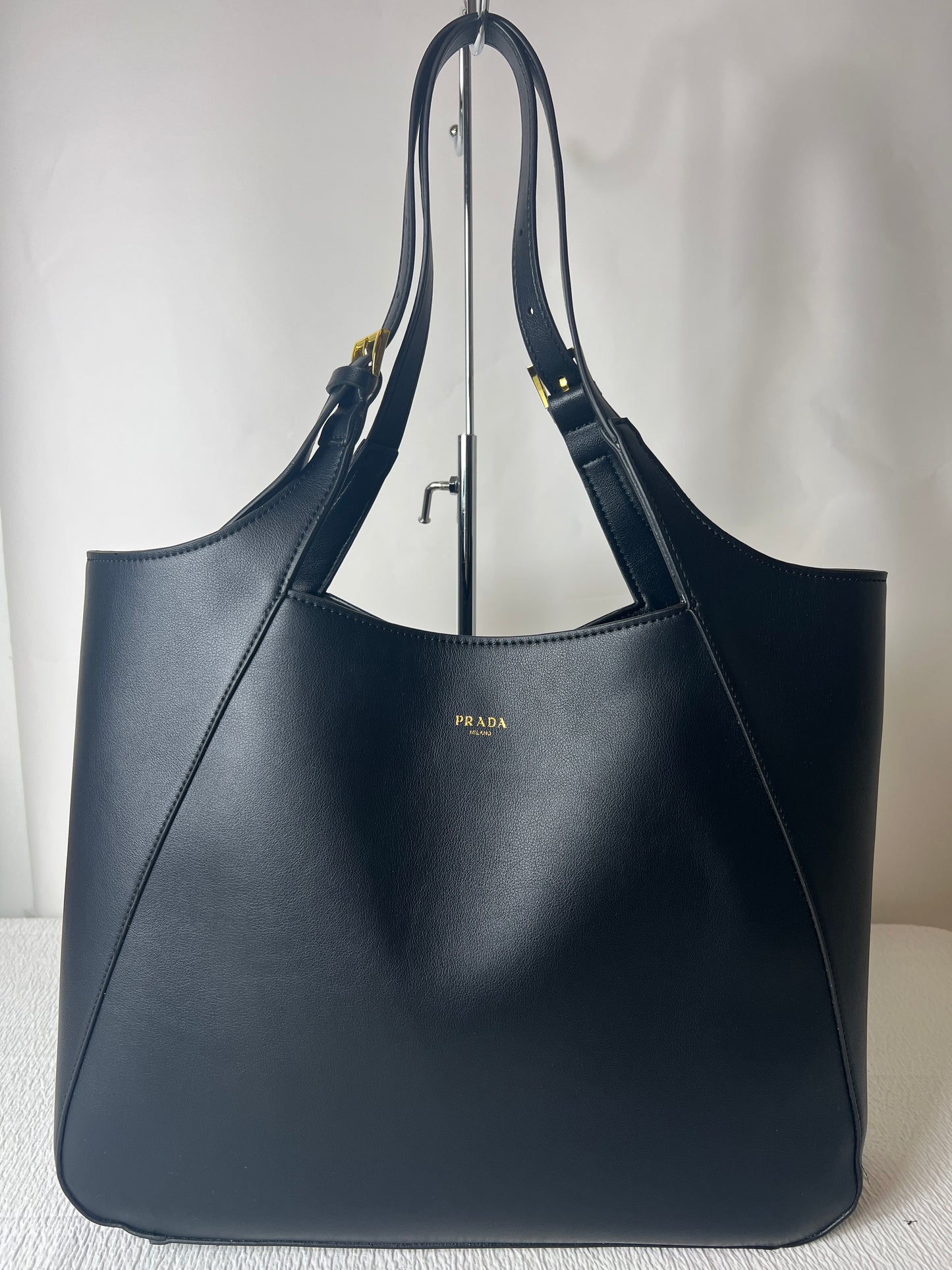 Leather tote bag
