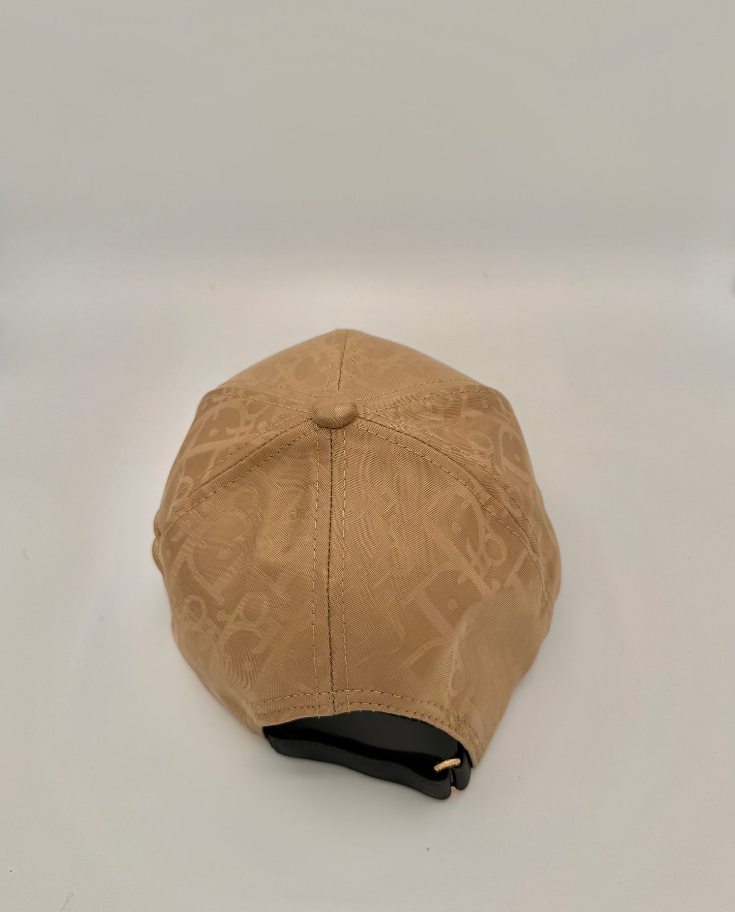 Light brown CD cap