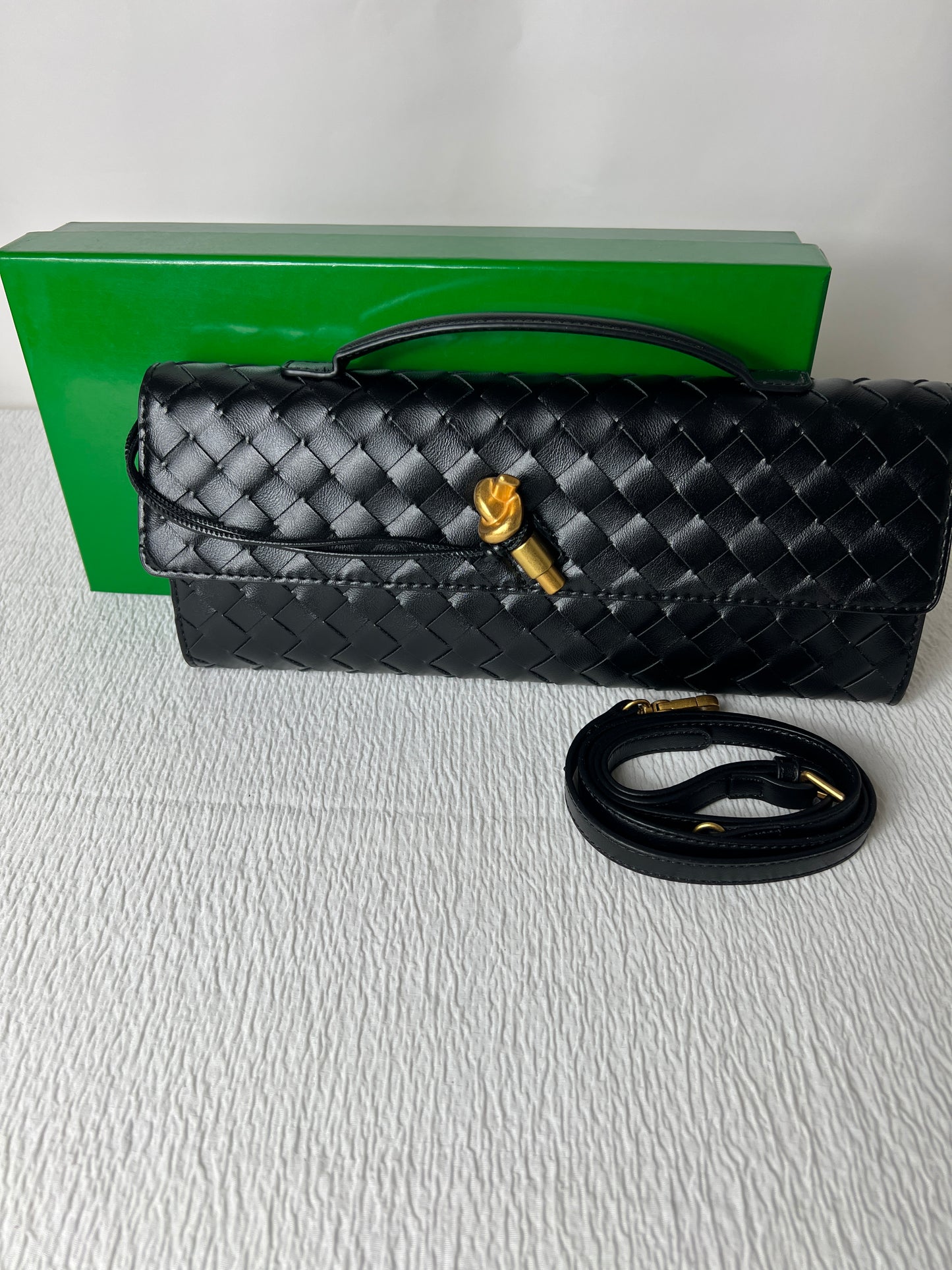 BV clutch with top handle