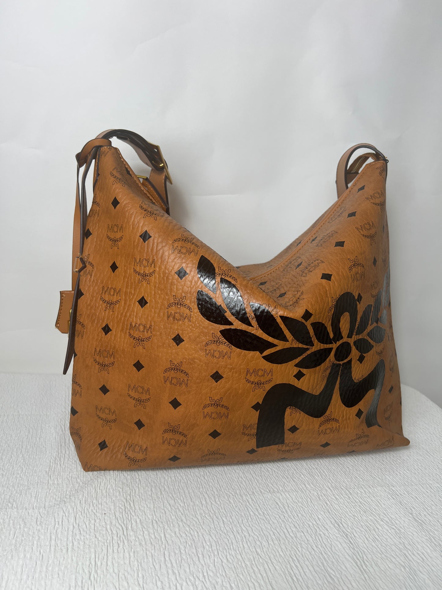 M Hobo tote bag