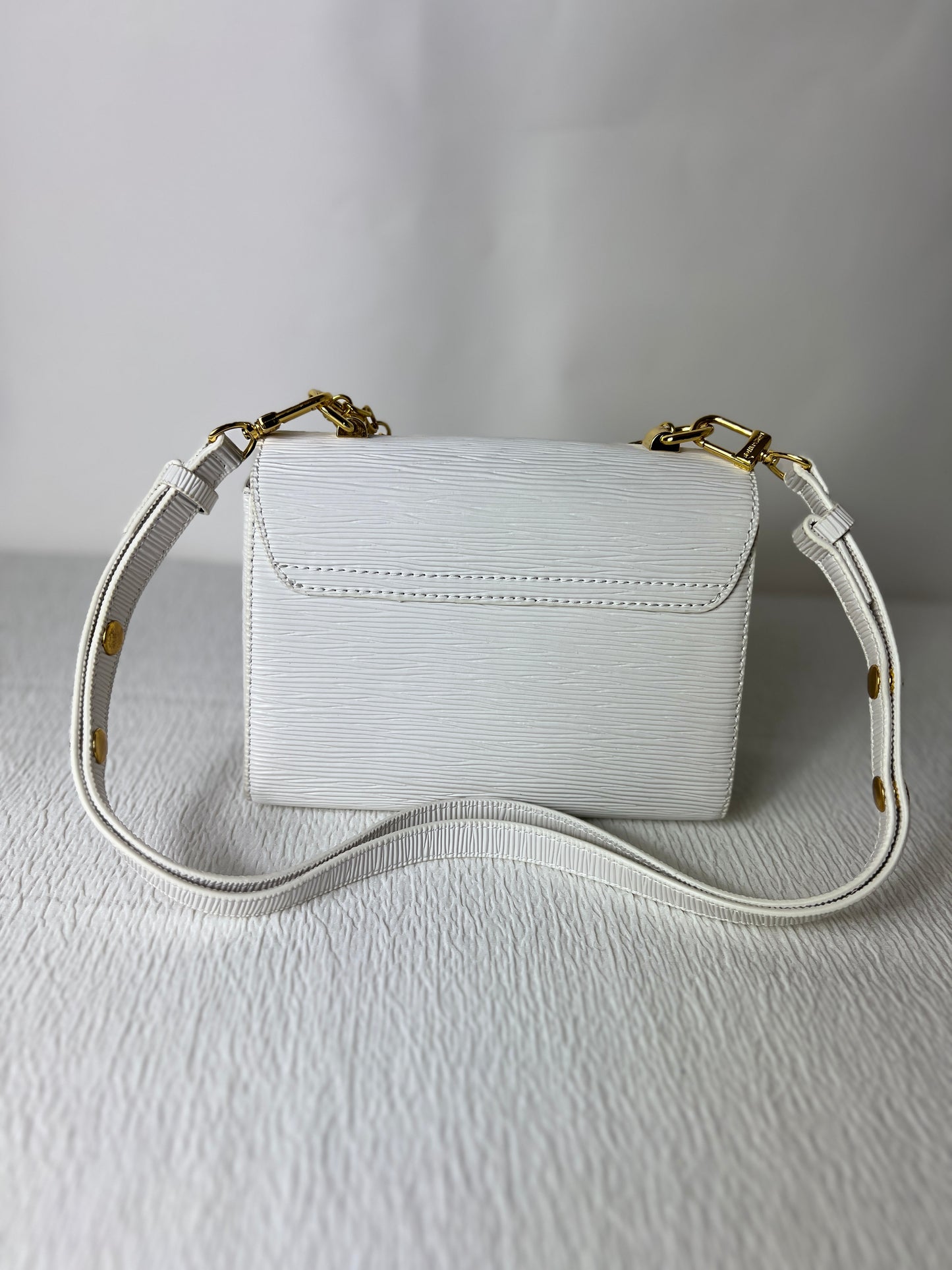White twist