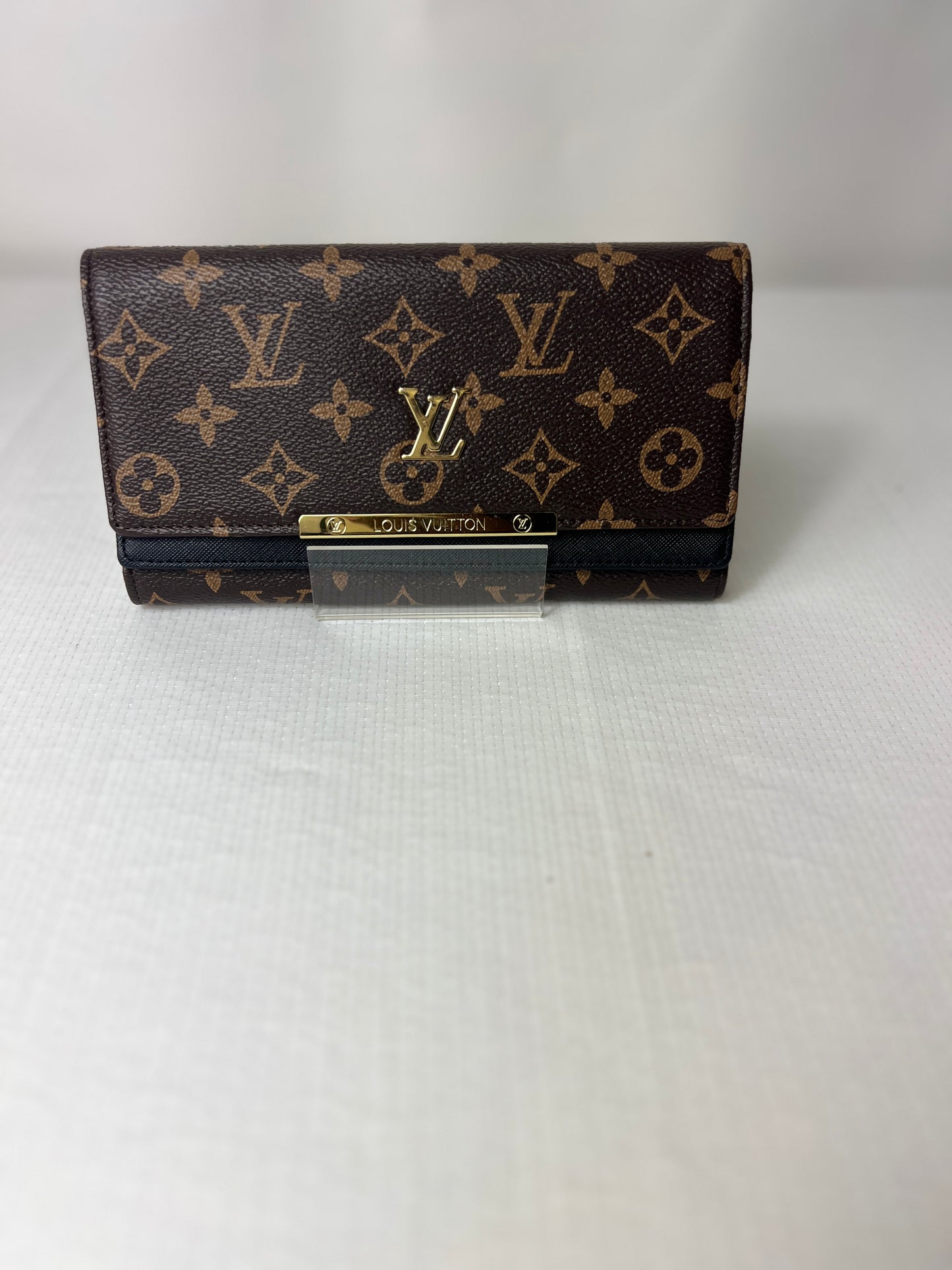 L trifold