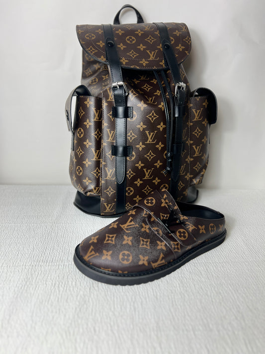 Book bag/ Men clog