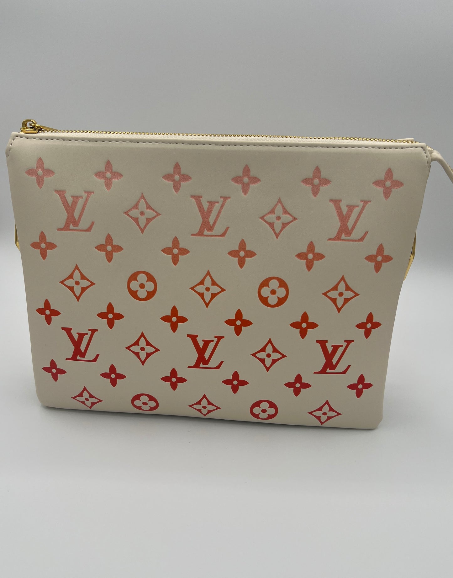 Embossed bag with thick chain