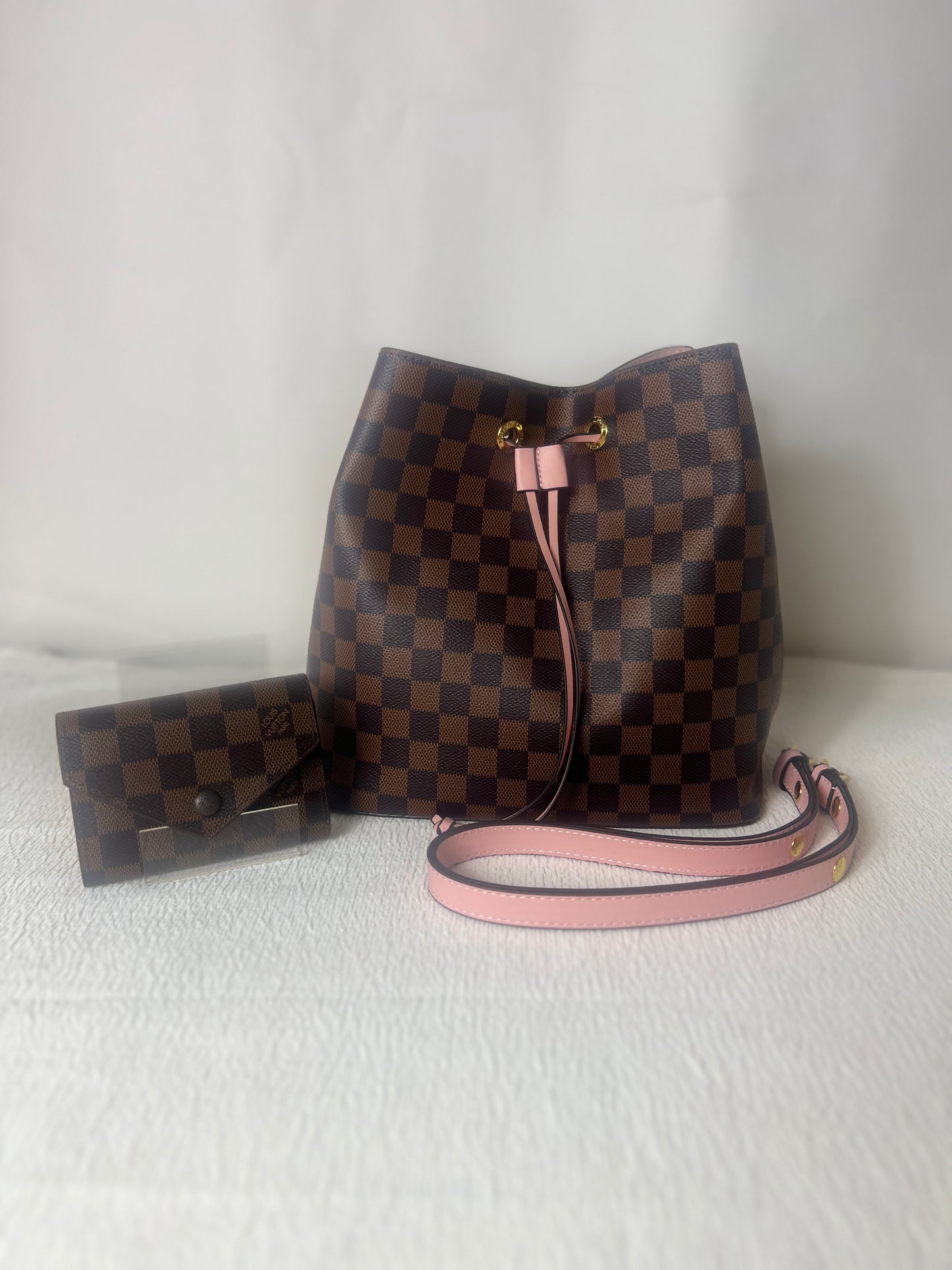 Bucket with matching wallet