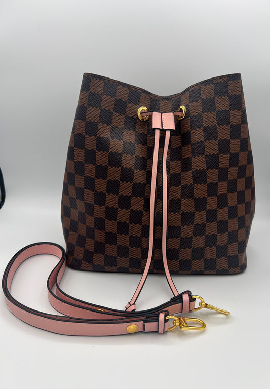 Bucket with matching wallet