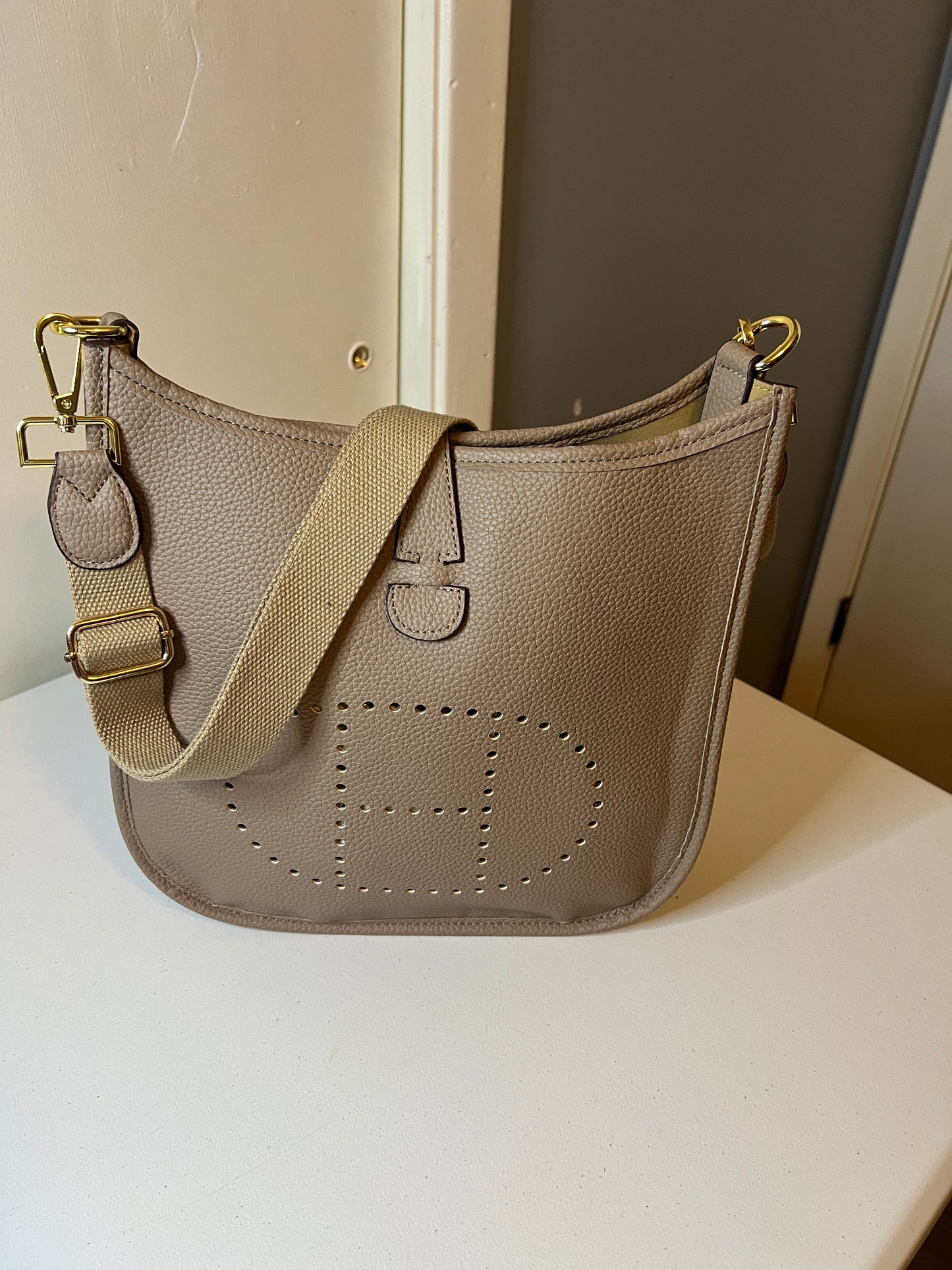 Crossbody tote