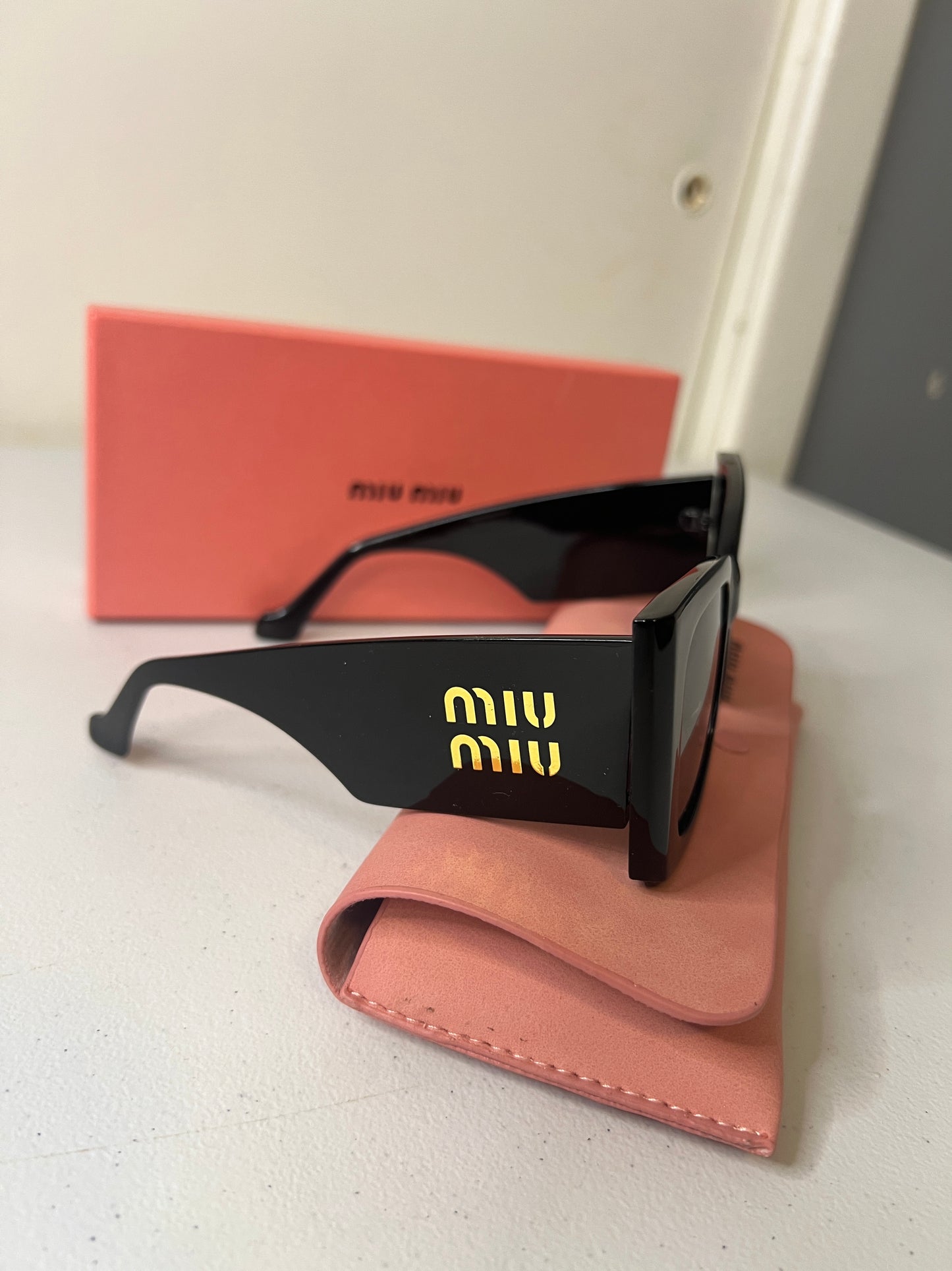 M Shades