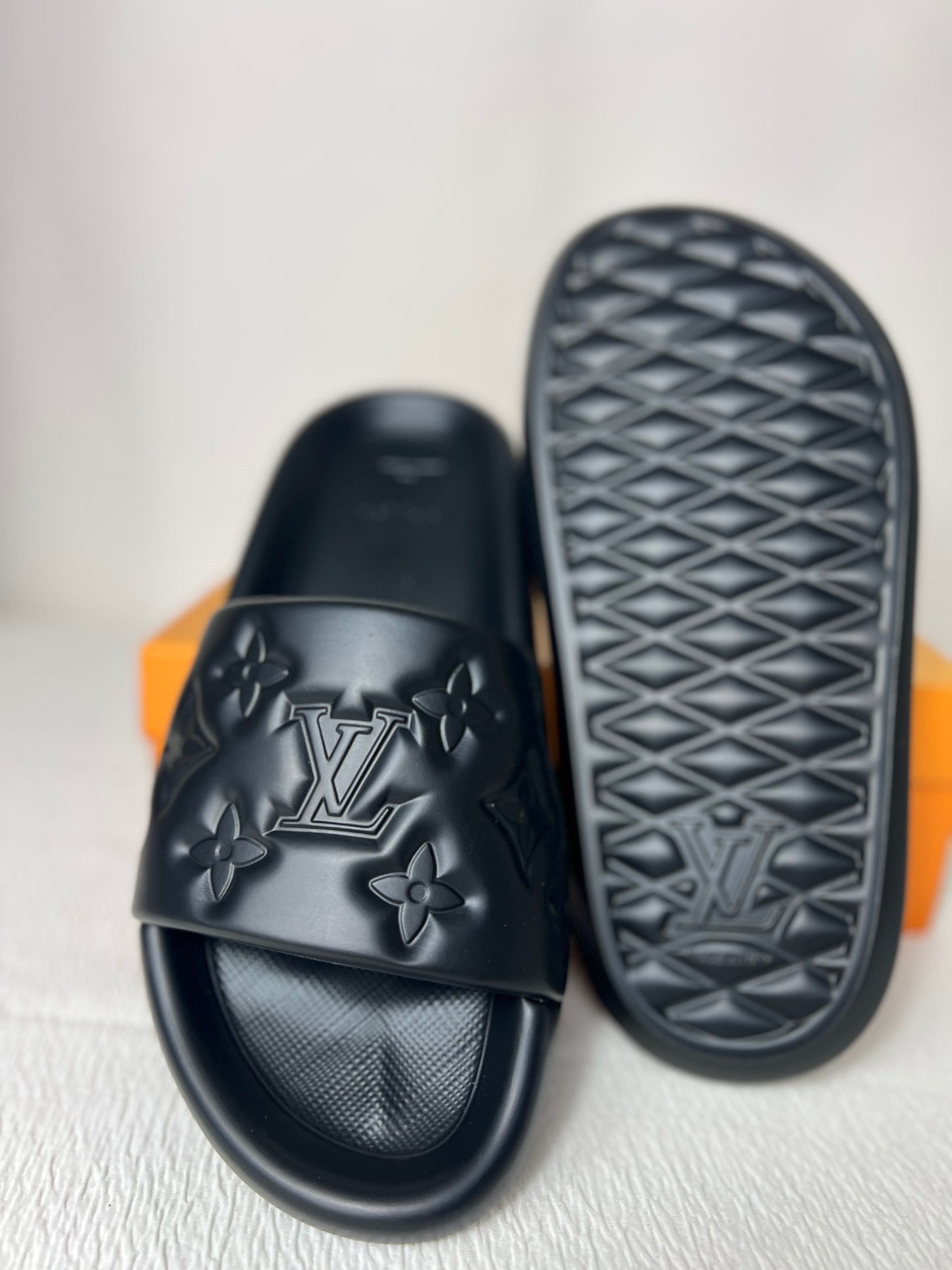 Black puffer slides