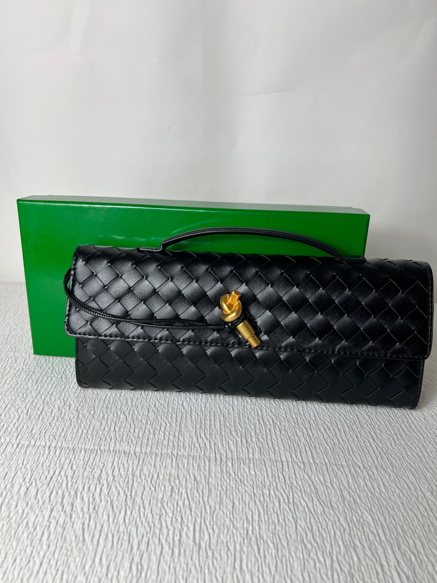 BV clutch with top handle