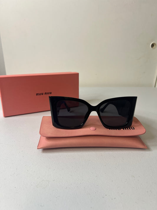 M Shades
