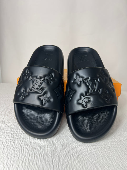 Black puffer slides