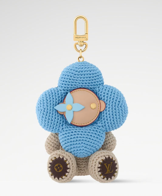 Crochet V charm ￼