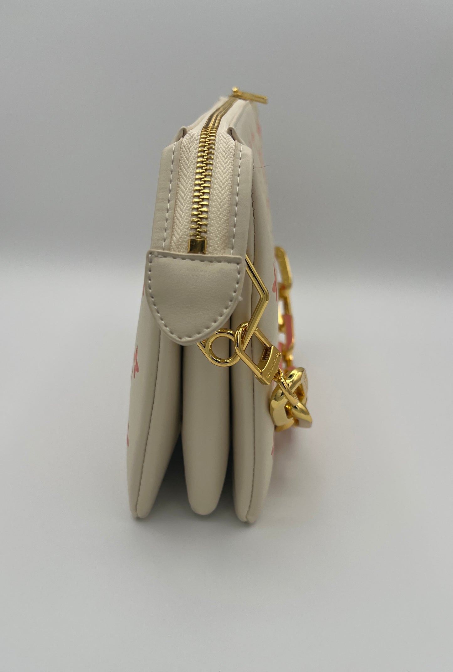 Embossed bag with thick chain