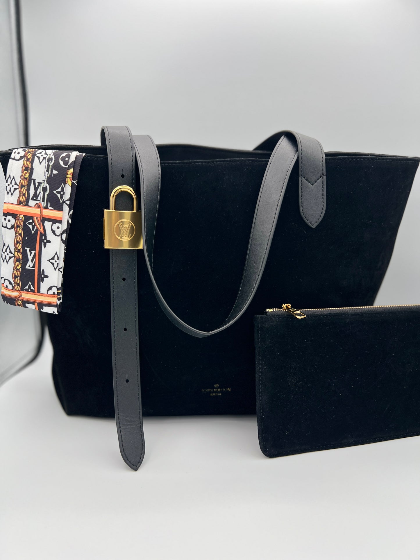 Lock tote