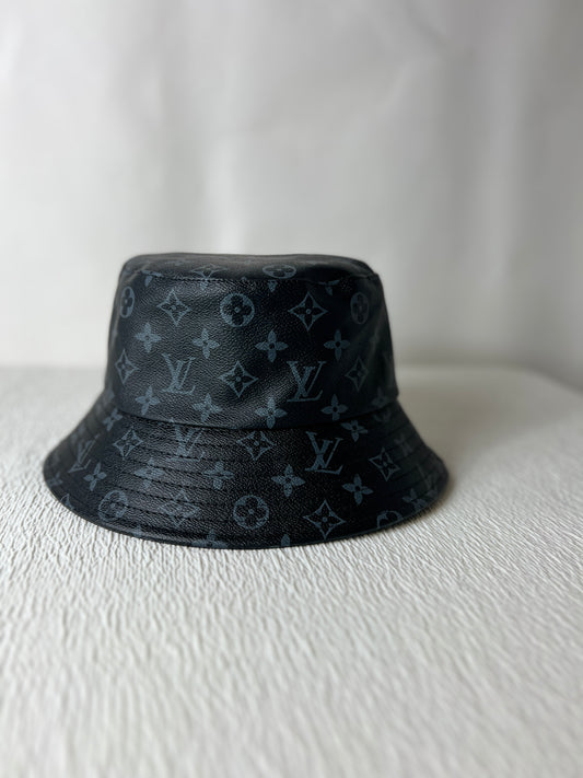Black and gray bucket hat